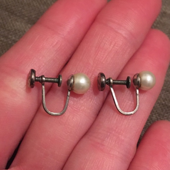 Vintage Retro Faux Pearl Screw On Earrings - Picture 6 of 7